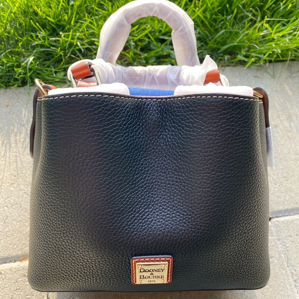 New w/ tags Dooney & Bourke Small Barlow in Black pebble grain real leather - Picture 2 of 8